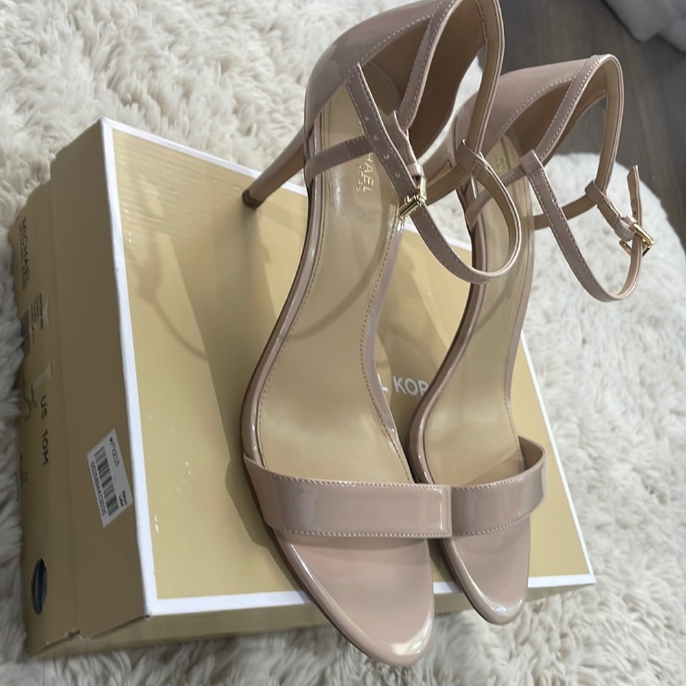 Michael kors Simone mid sandal pantent heels size 10